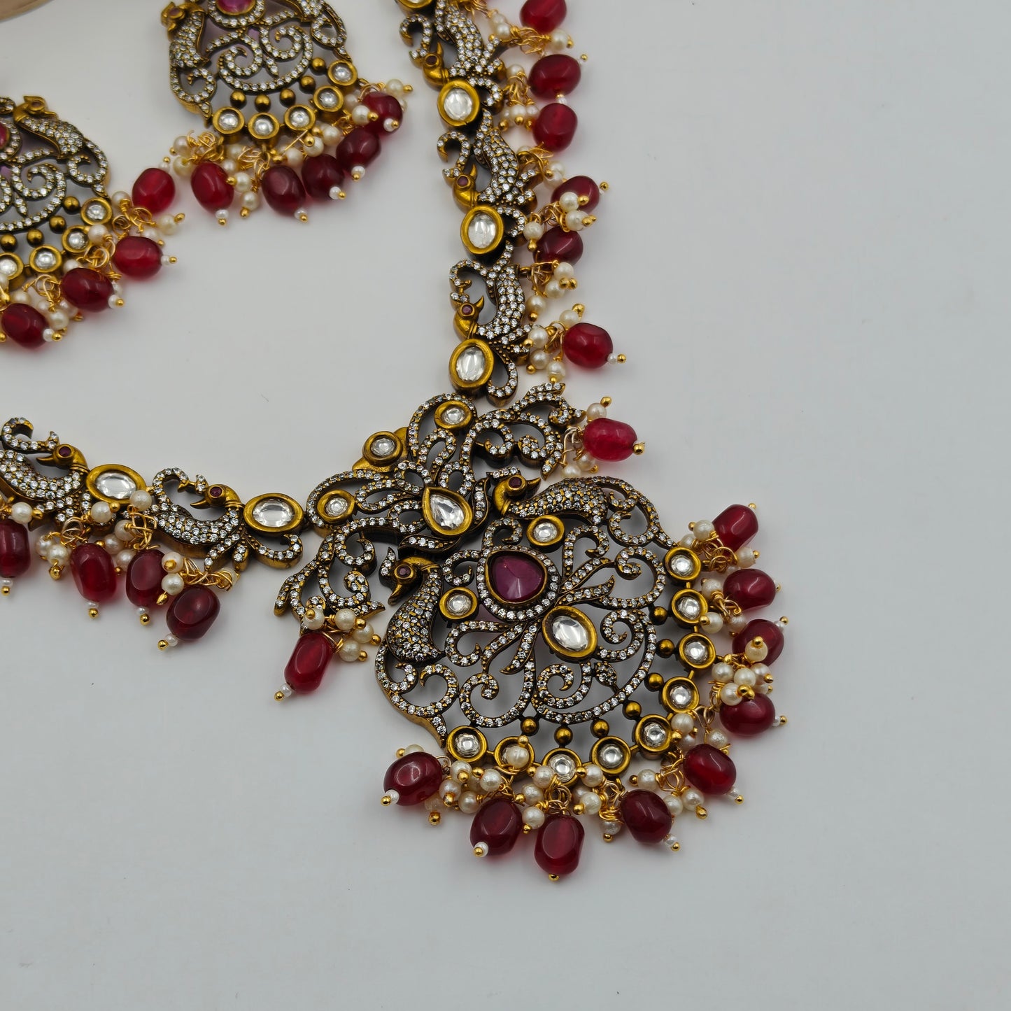 Victorian peacock red short necklace