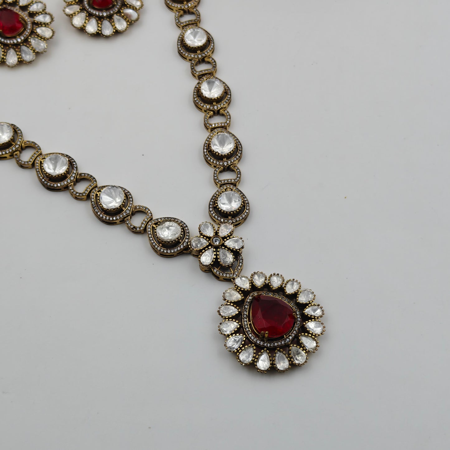 32581 Single line moznite round stone red stone necklace