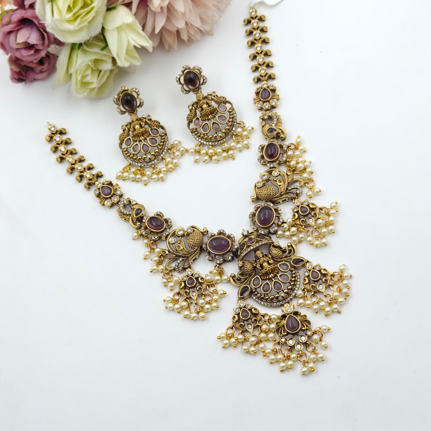Victorian purple  short necklace