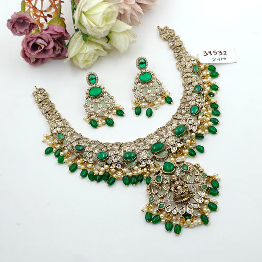 38532 Victorian green stone necklace
