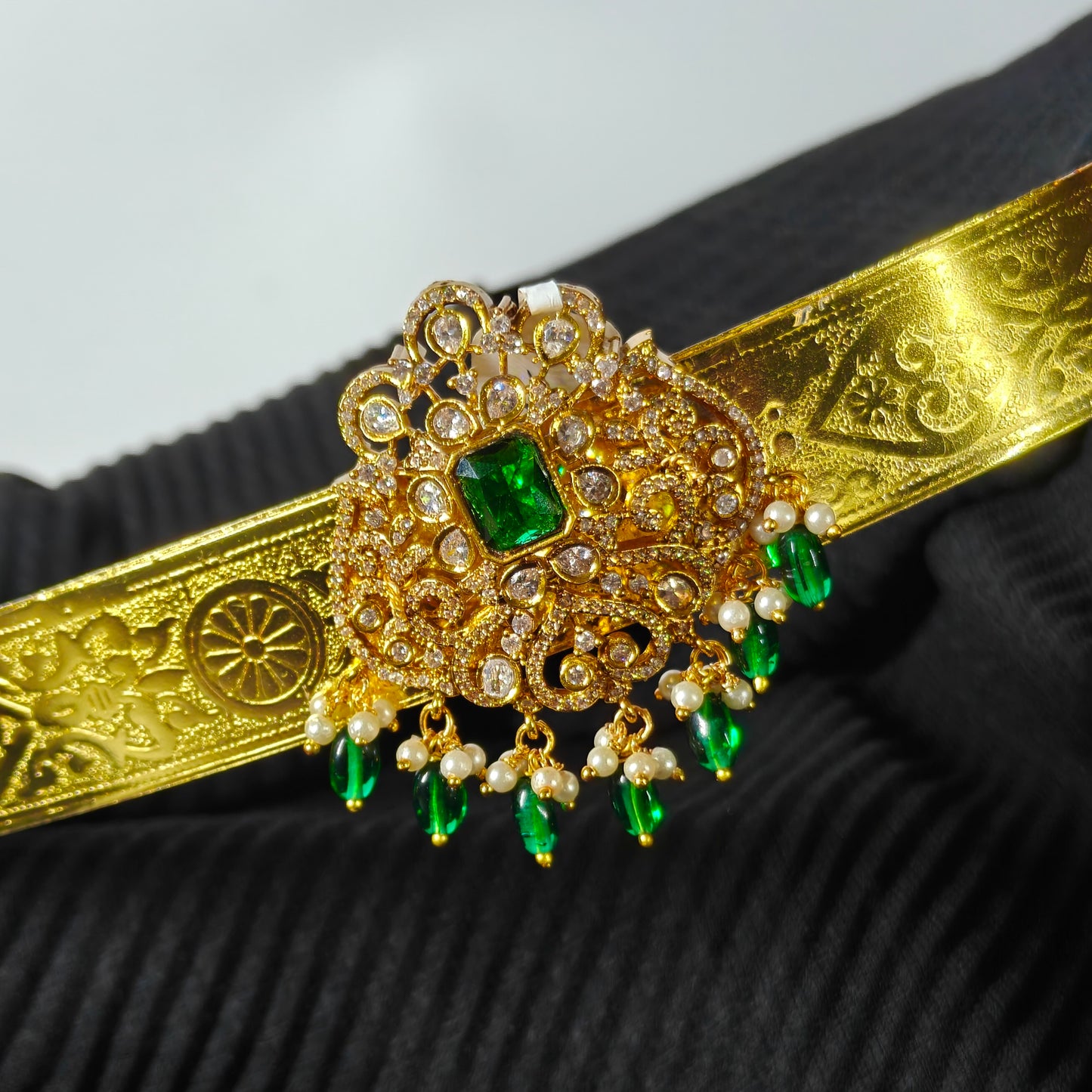 39823 Printed Belt With Green Locket