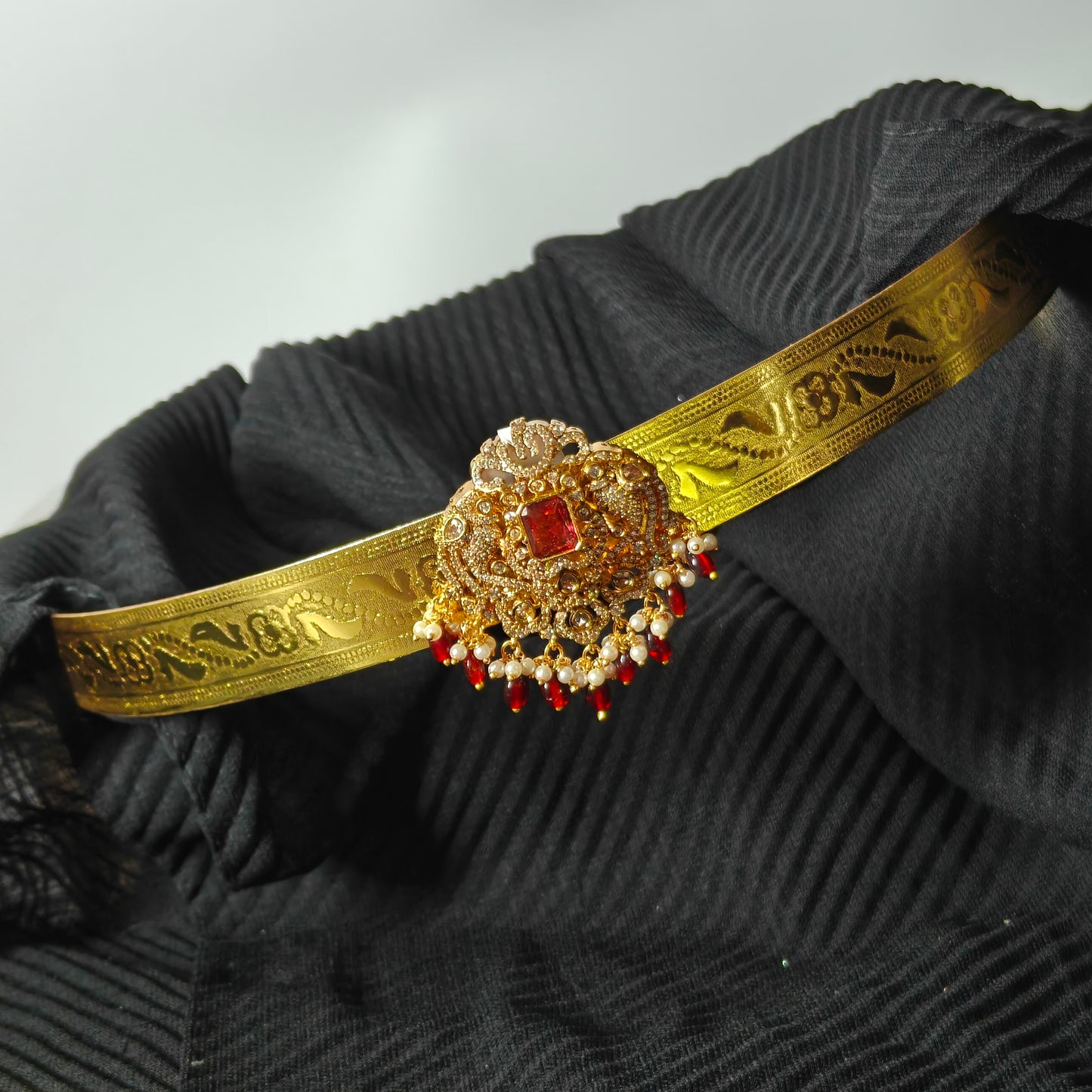 39822  plain belt with square stone locket