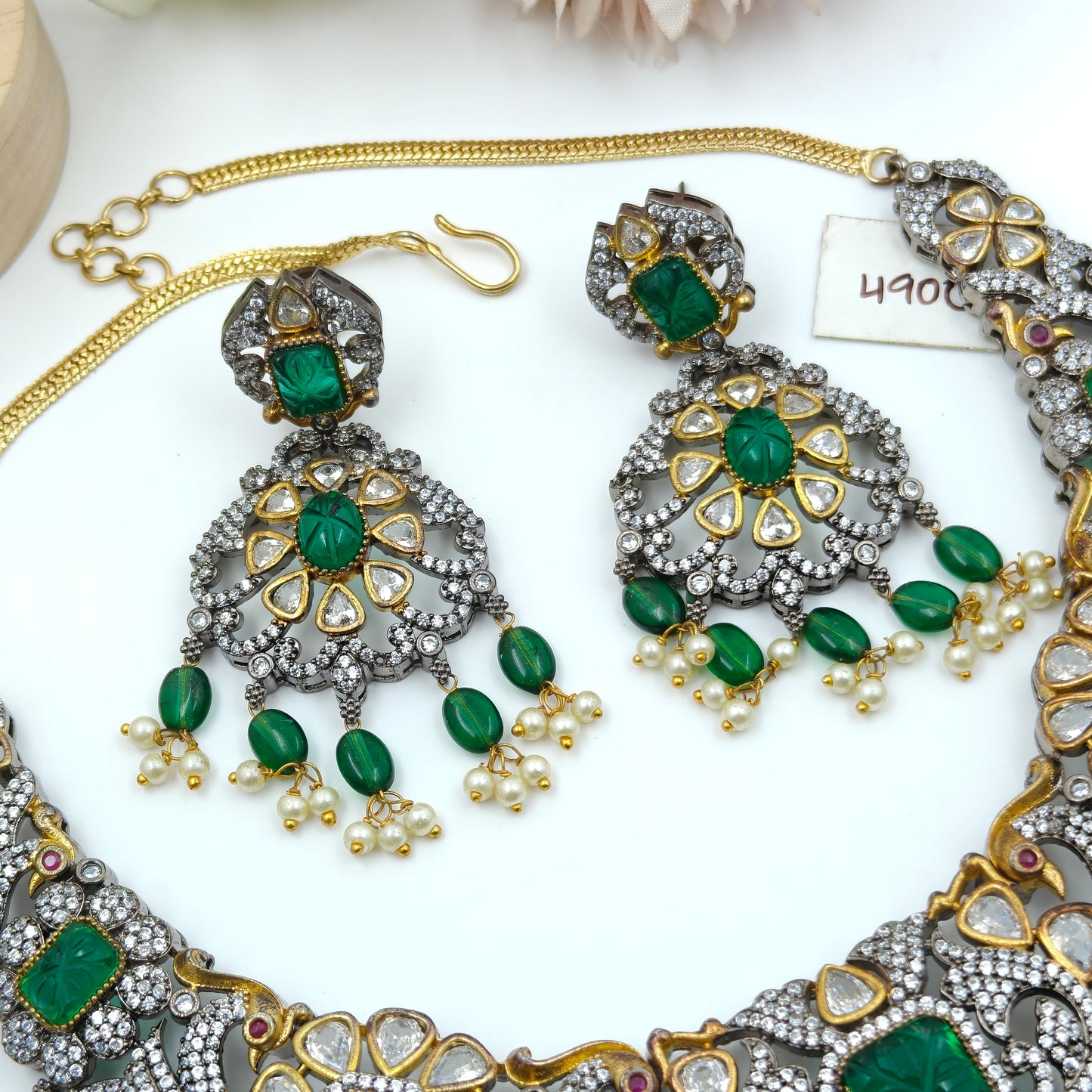 Victorian green short necklace