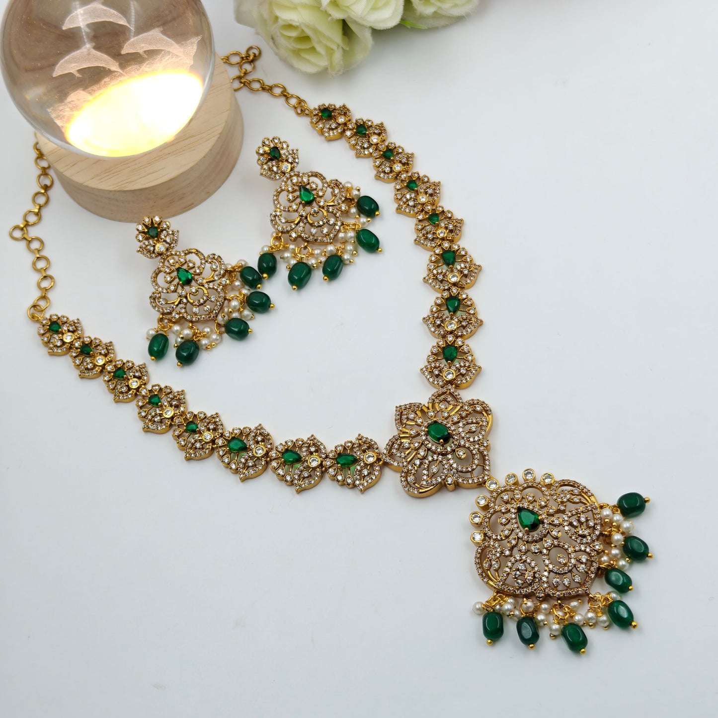 Victorian green stone short necklace