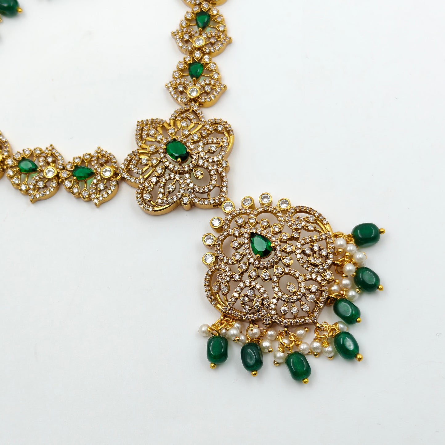 Victorian green stone short necklace