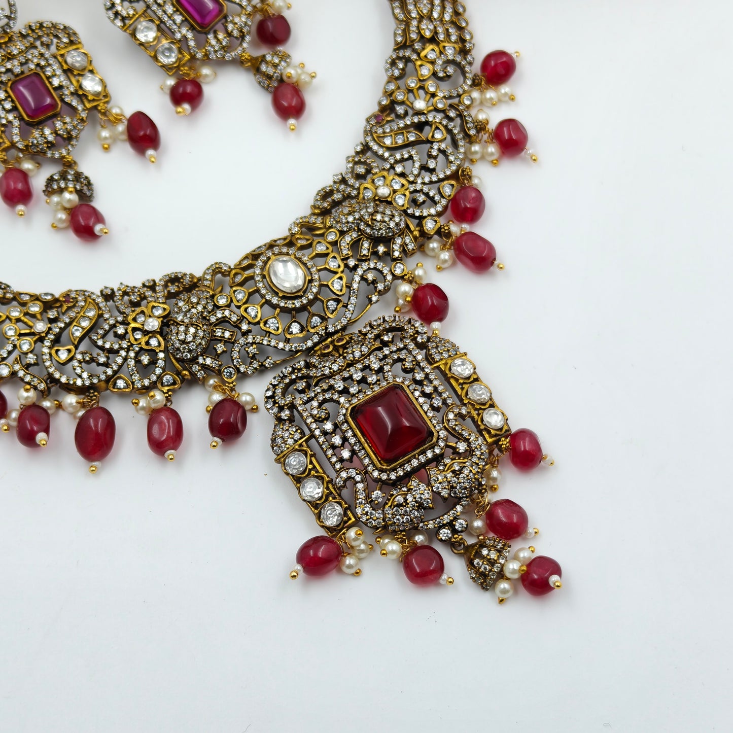 Victorian red short necklace