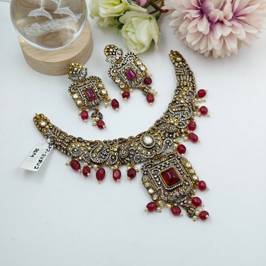 24842 Victorian red short necklace