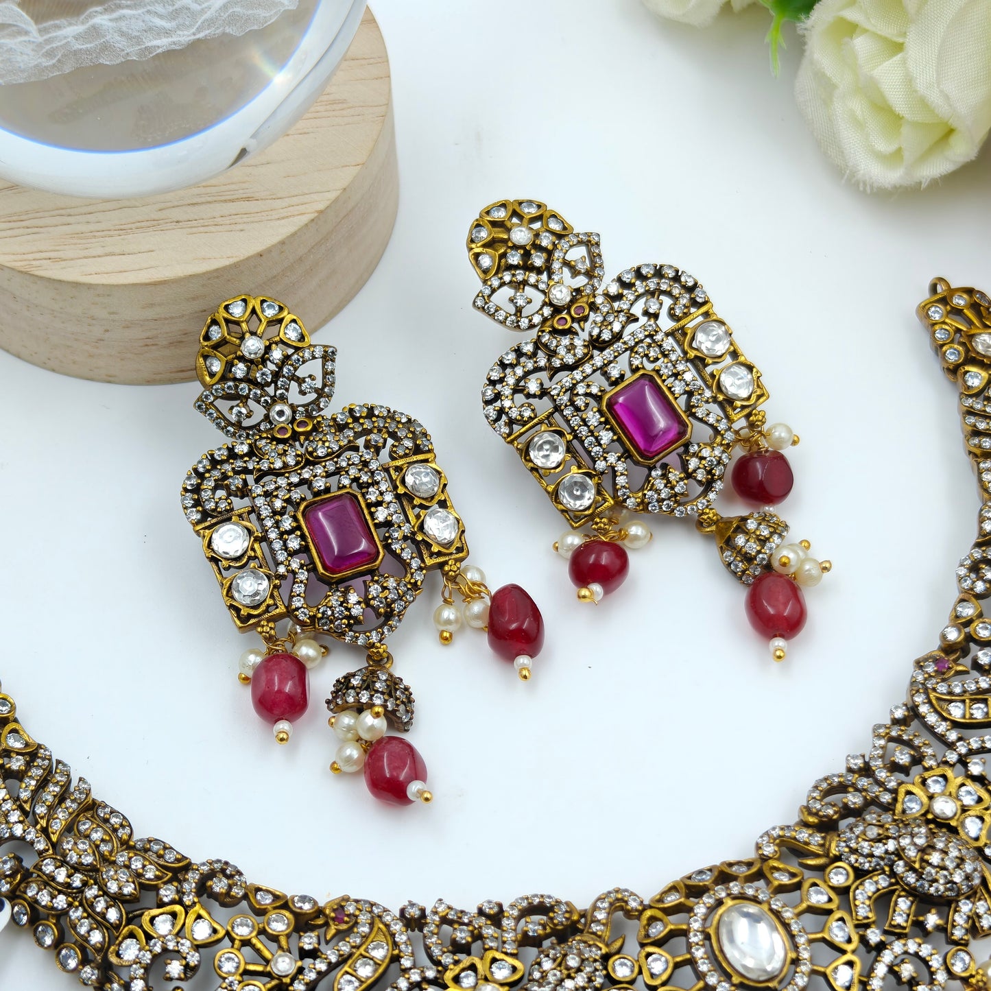 Victorian red short necklace