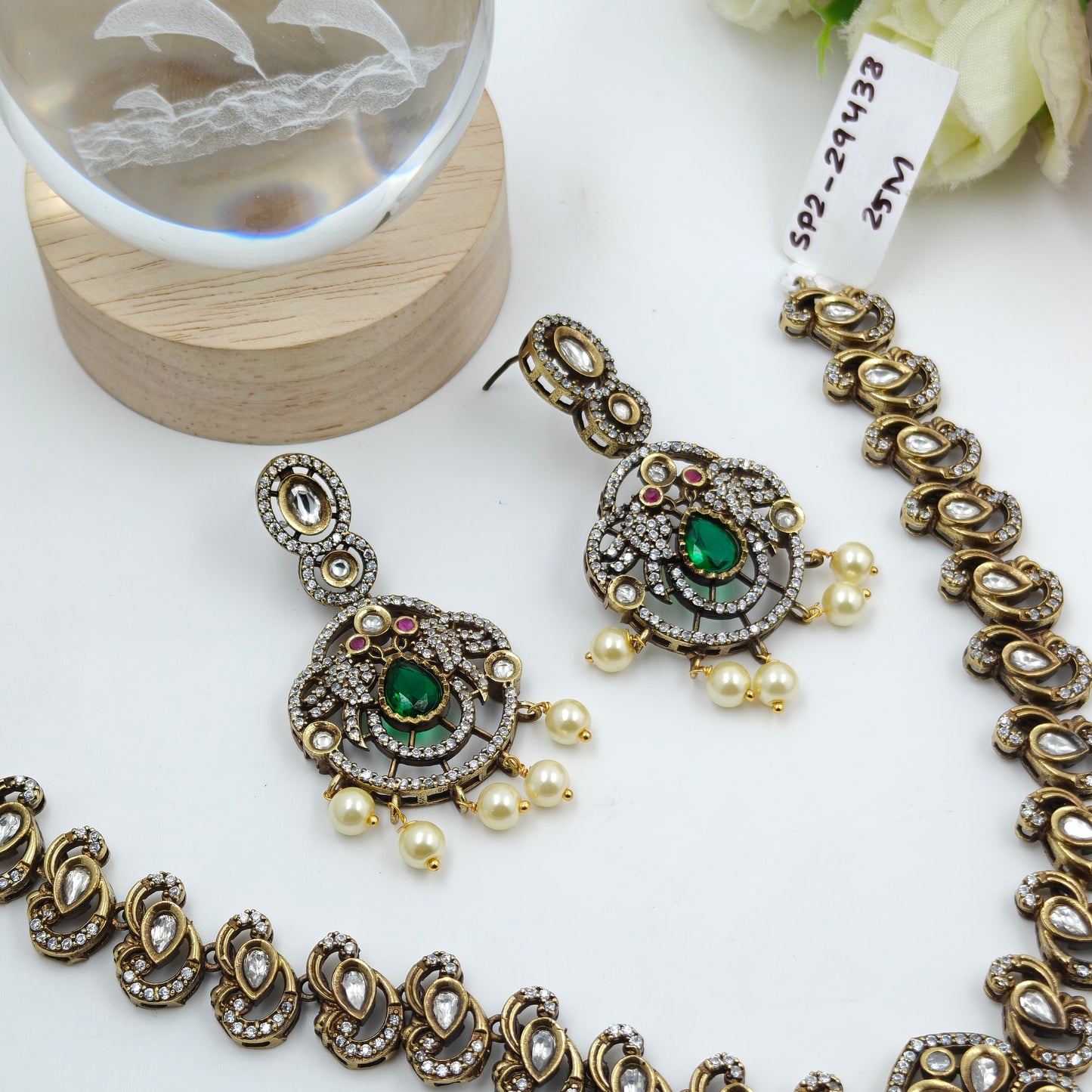 29438 Victorian peacock pattern short necklace