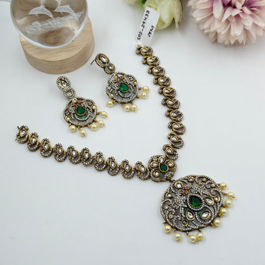 29438 Victorian peacock pattern short necklace