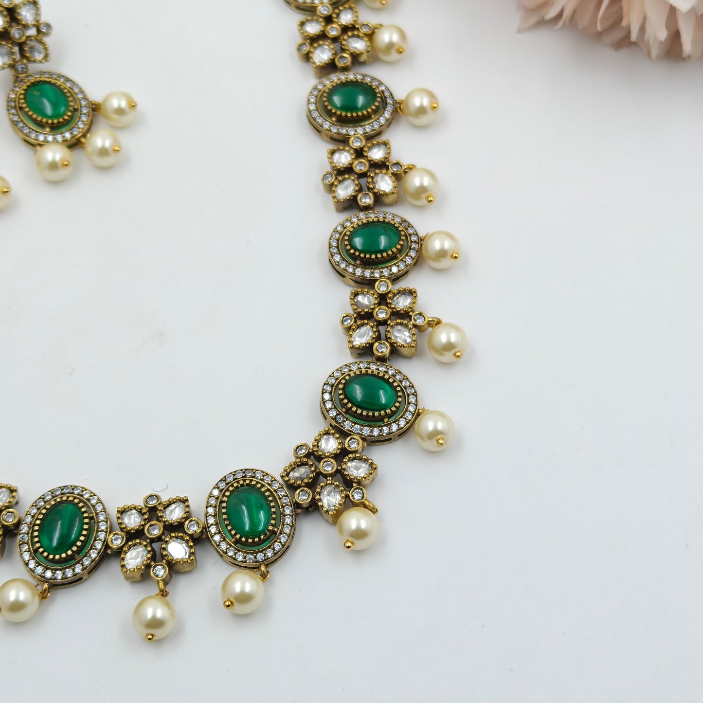39289 Victorian green short necklace