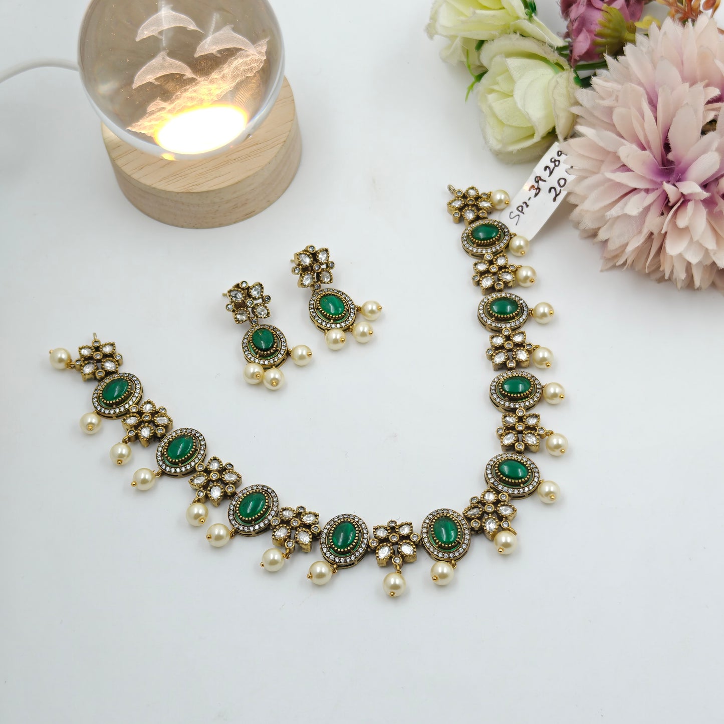 39289 Victorian green short necklace