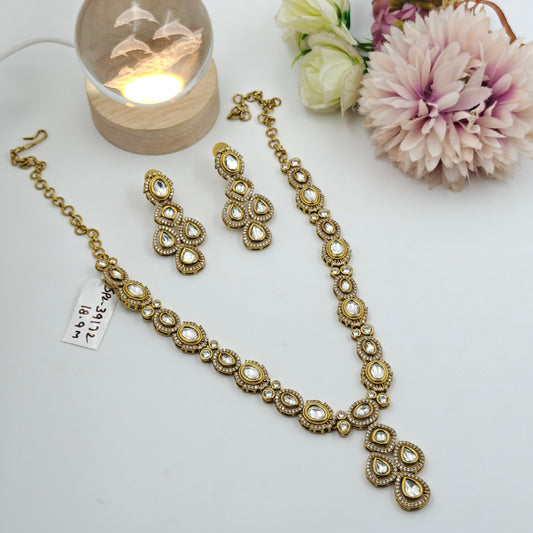 39172 Victorian short moznite necklace