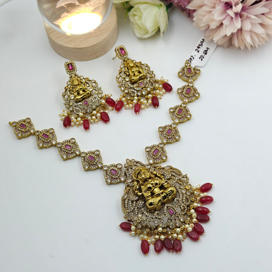 29514 Victorian red short necklace with red beads