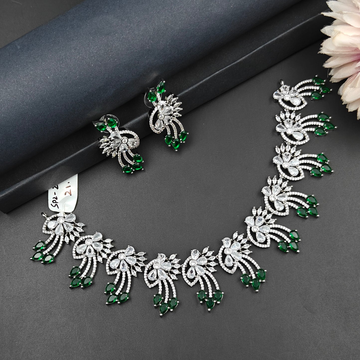 Platinum green stone necklace