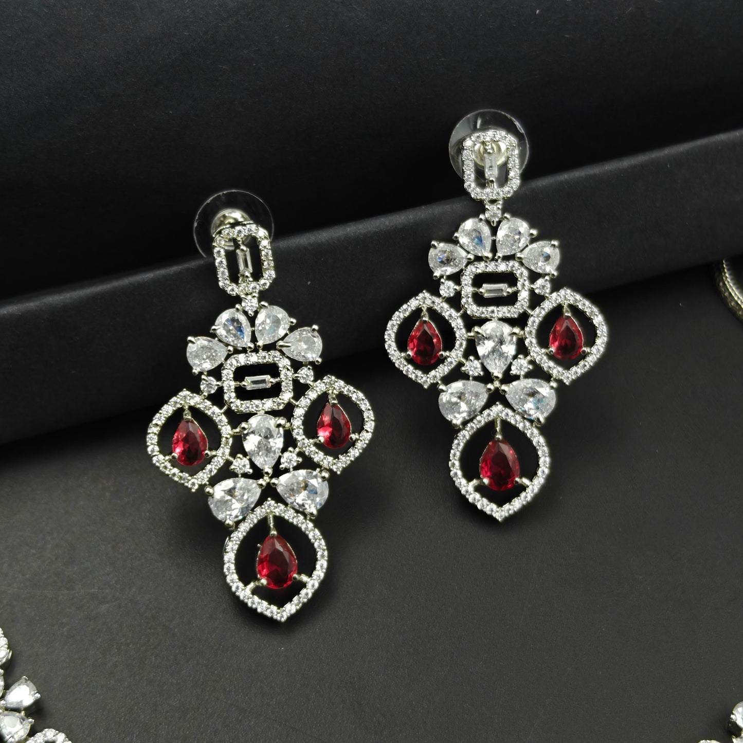 15660 Platinum Single Line Short Red