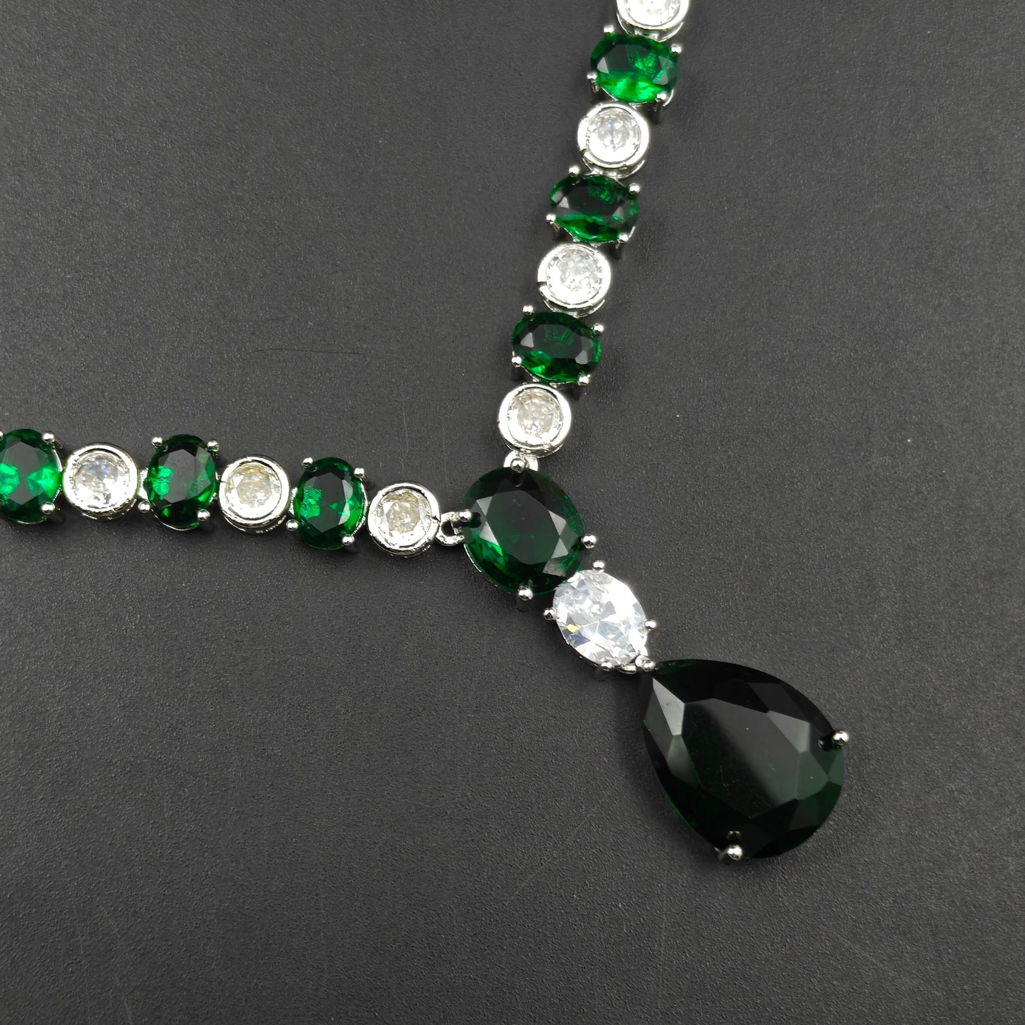 37590 Platinum Necklace Set Green