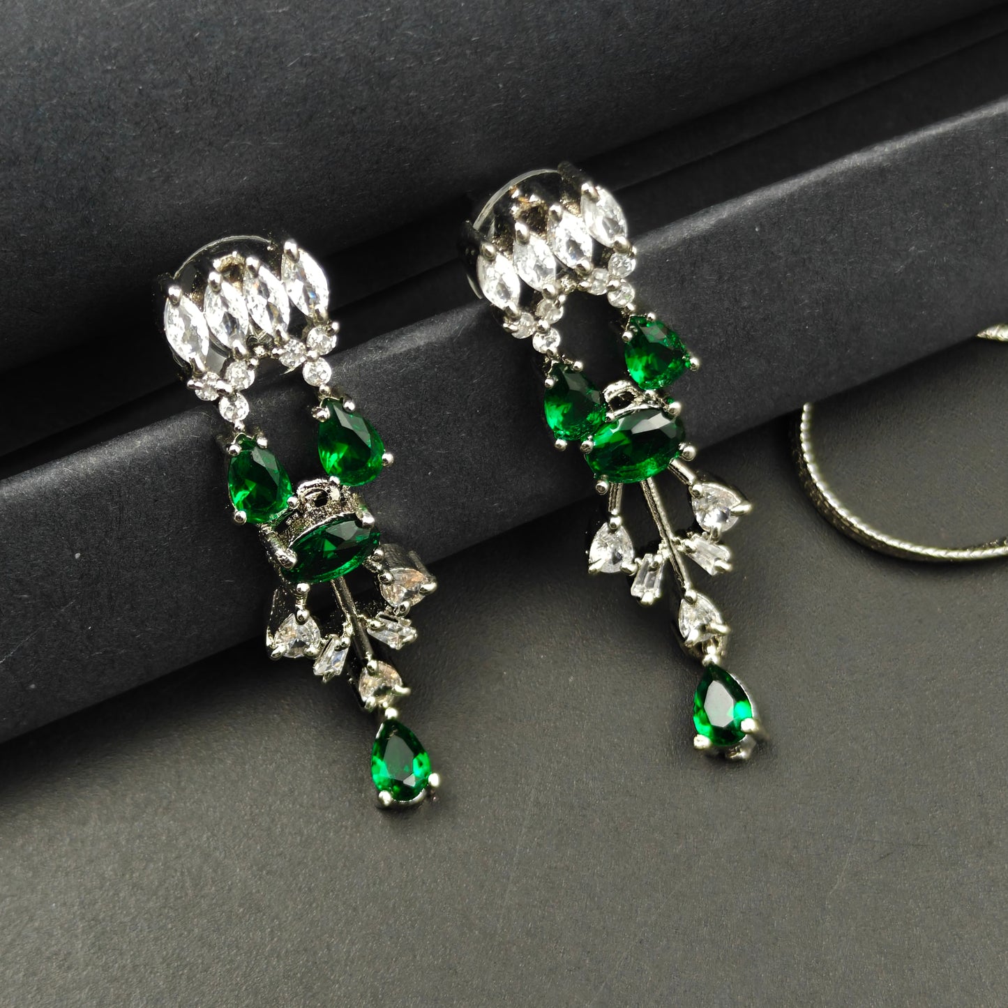 848 Platinum Green Colour Short Necklace Set