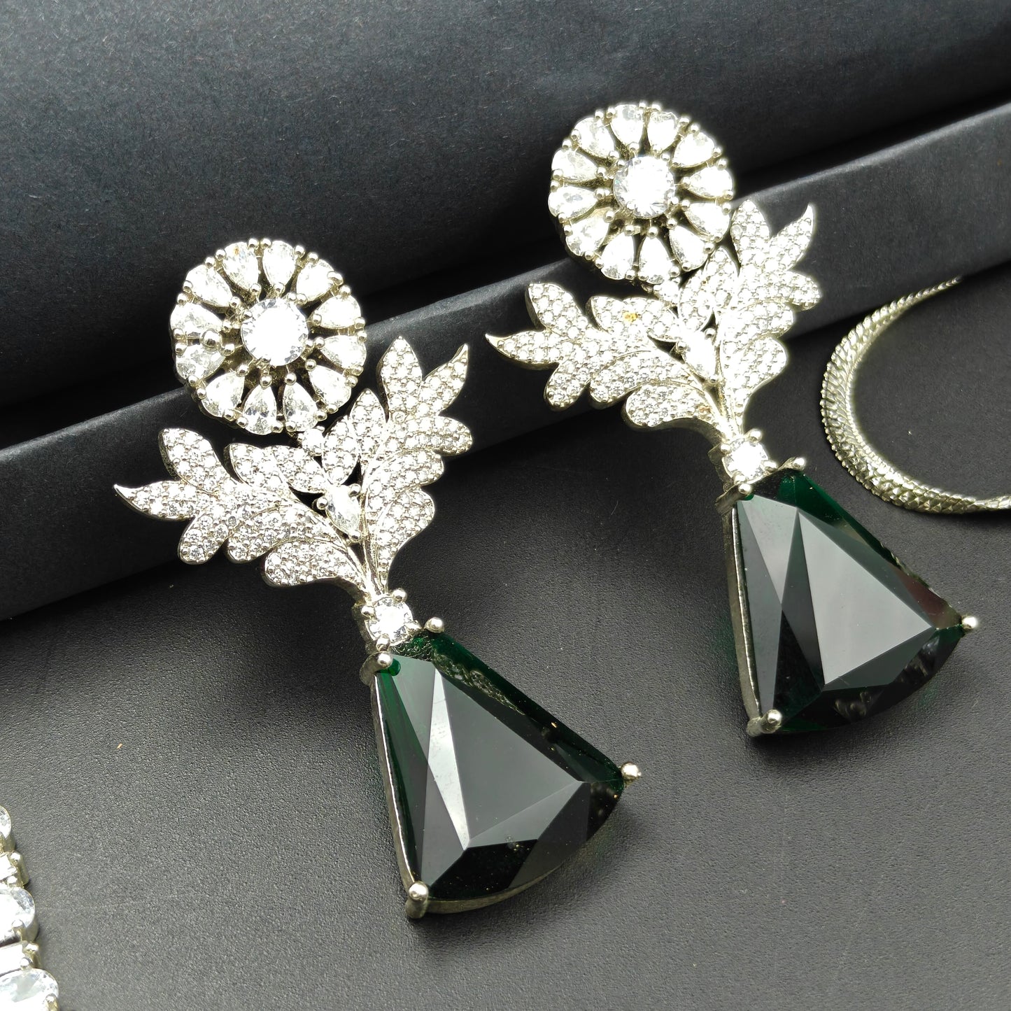 Platinum fancy necklace Green