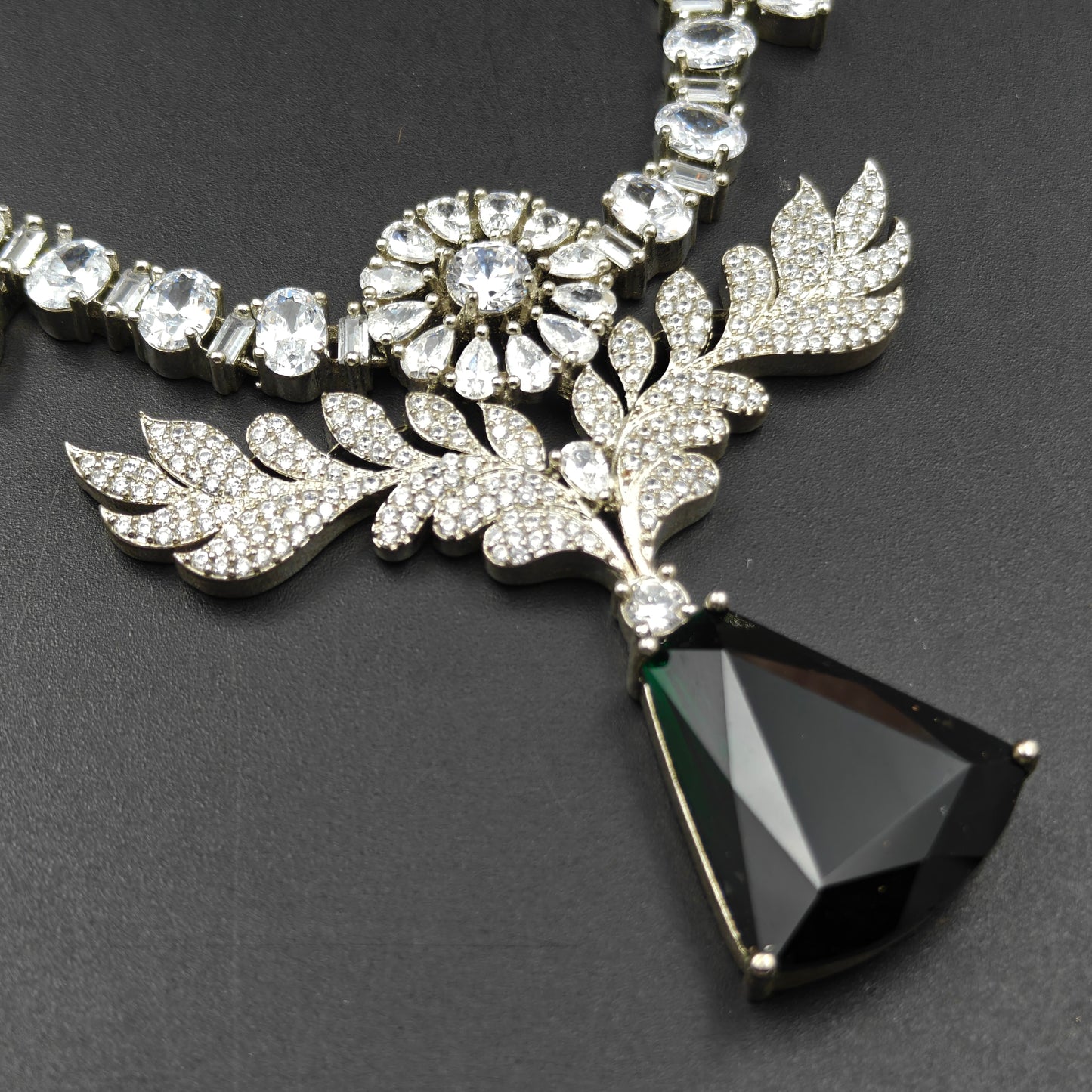 Platinum fancy necklace Green