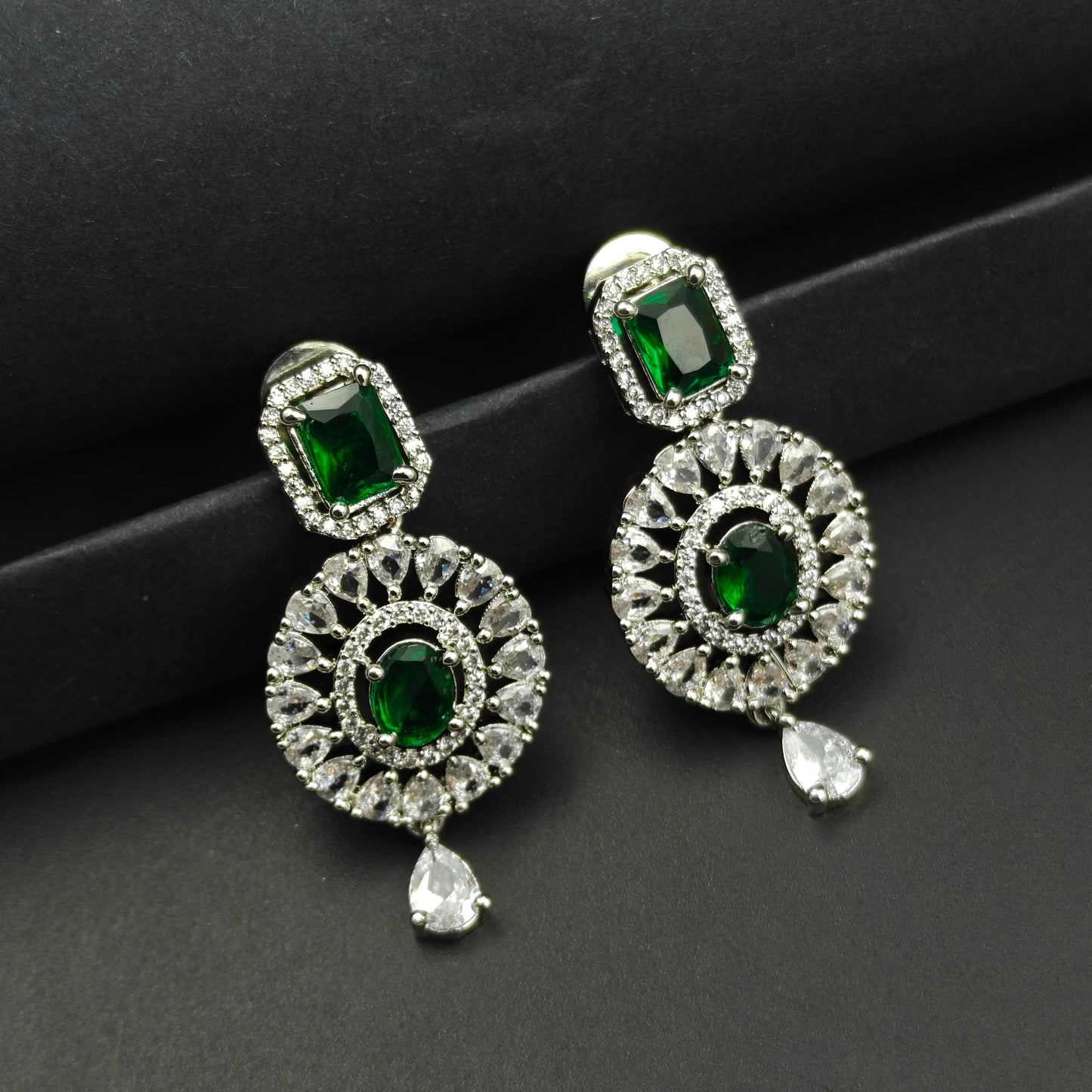 Platinum necklace green