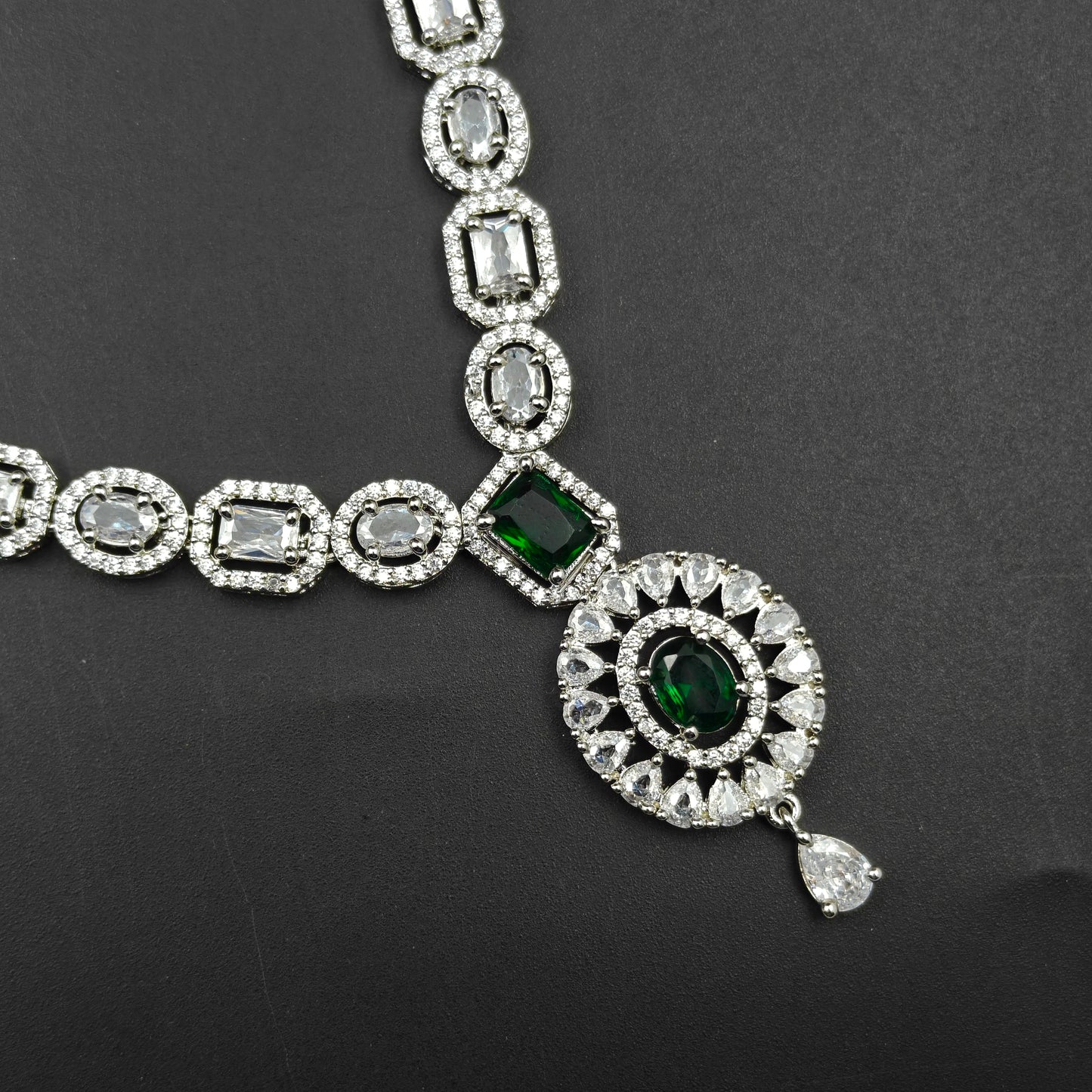 Platinum necklace green
