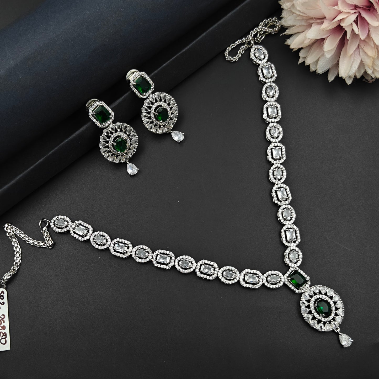 Platinum necklace green