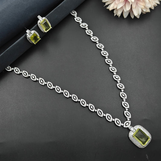 26863 Platinum Square Necklace Parrot Green