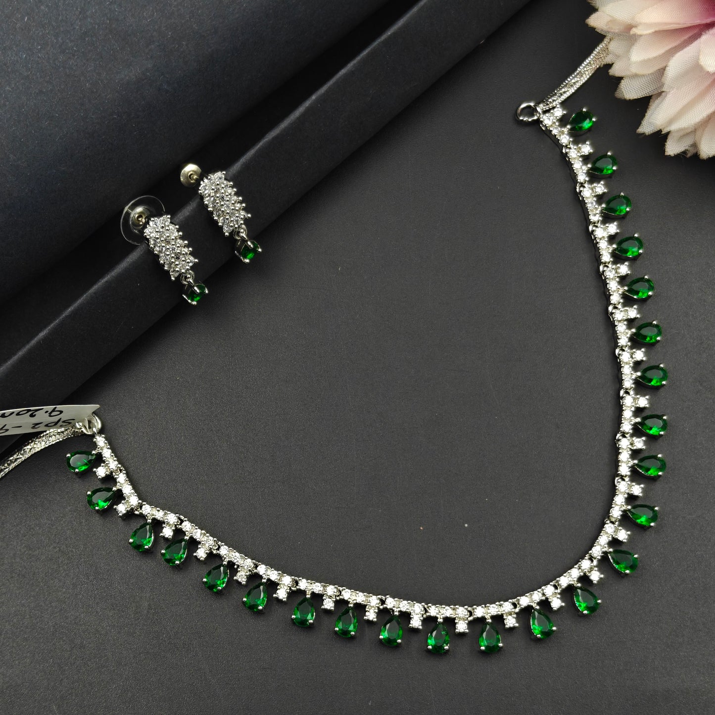 9045 Platinum Green Stone Short Necklace