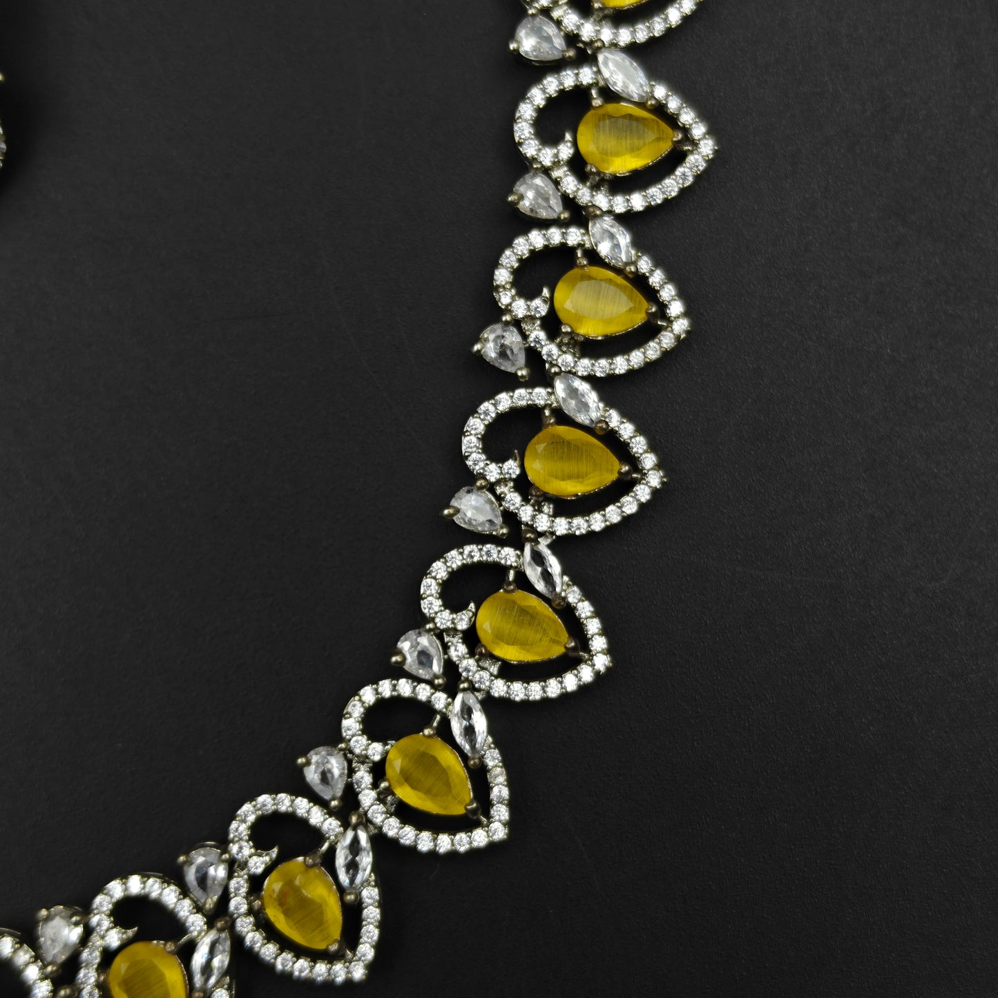 16301 Platinum 1 Line Oval Light Yellow