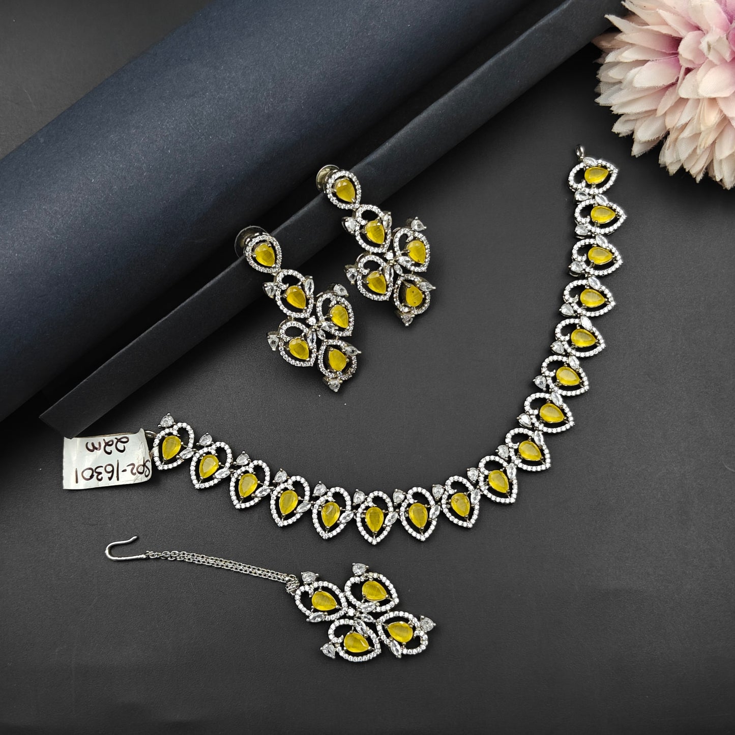 16301 Platinum 1 Line Oval Light Yellow