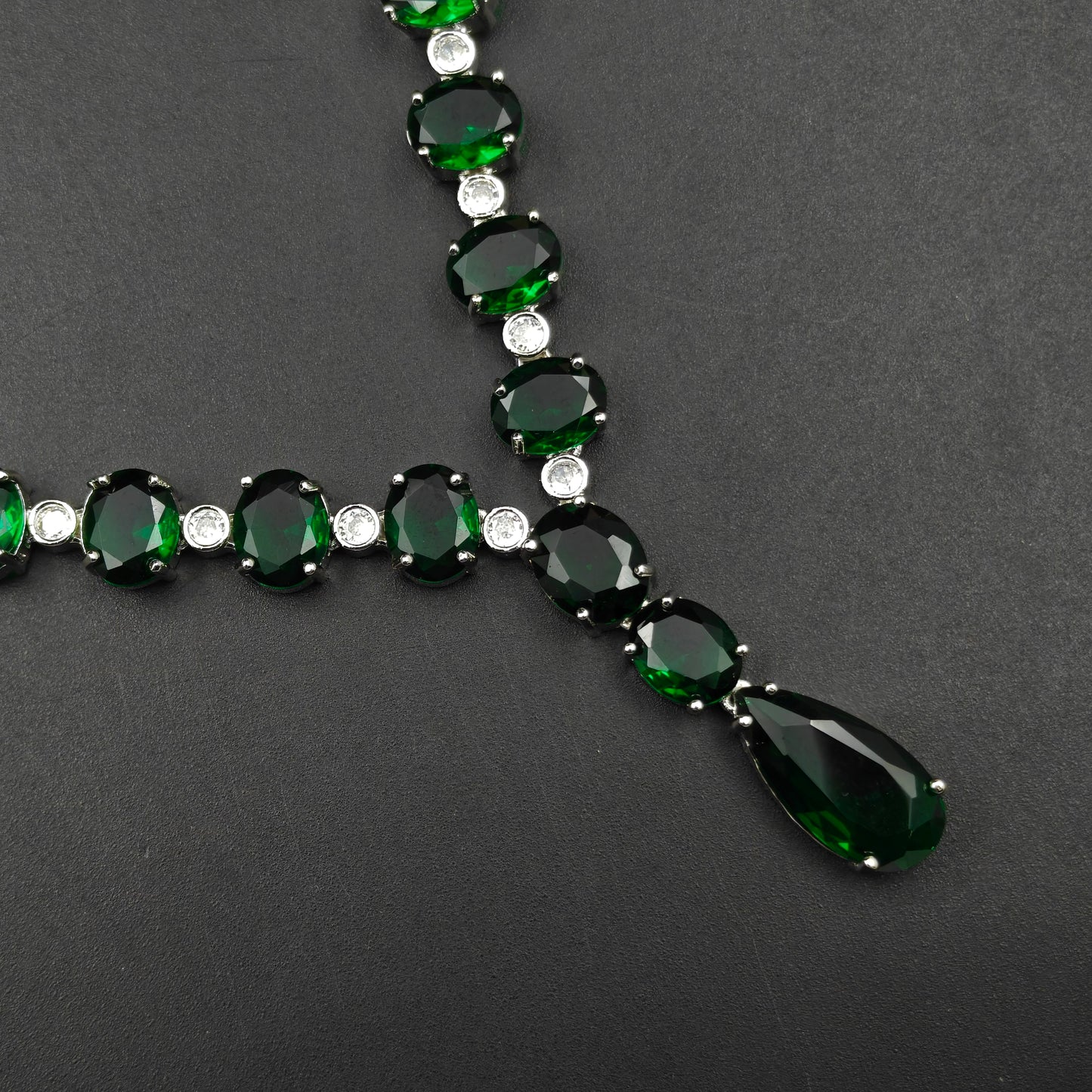 39088 Platinum Short Necklace Set Green