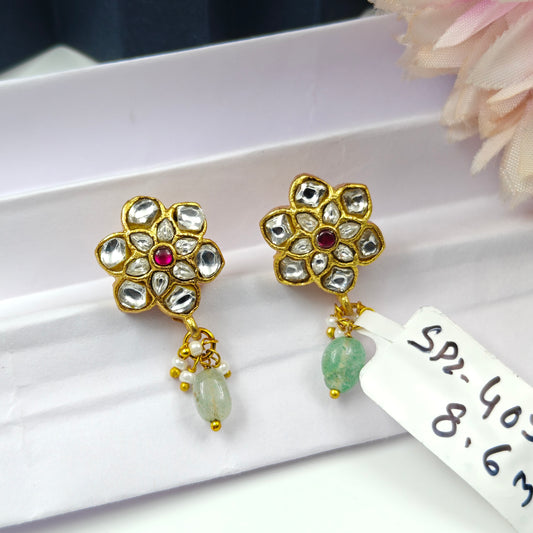 40527 Jadau White Flower Studs