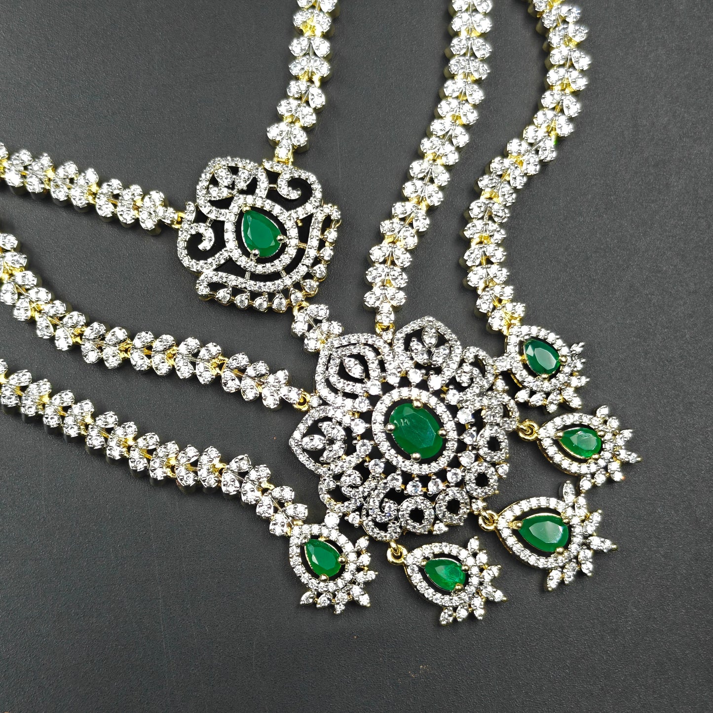 40475 GJ 3 Layer Short Necklace Green