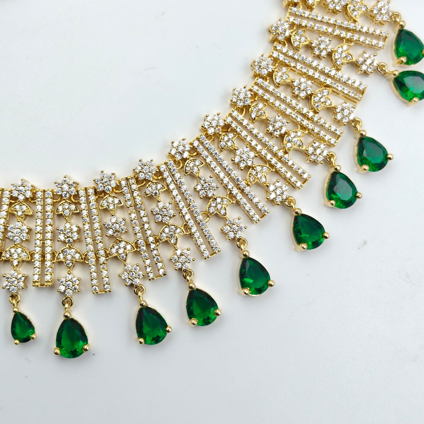 9117 cz green stone short necklace