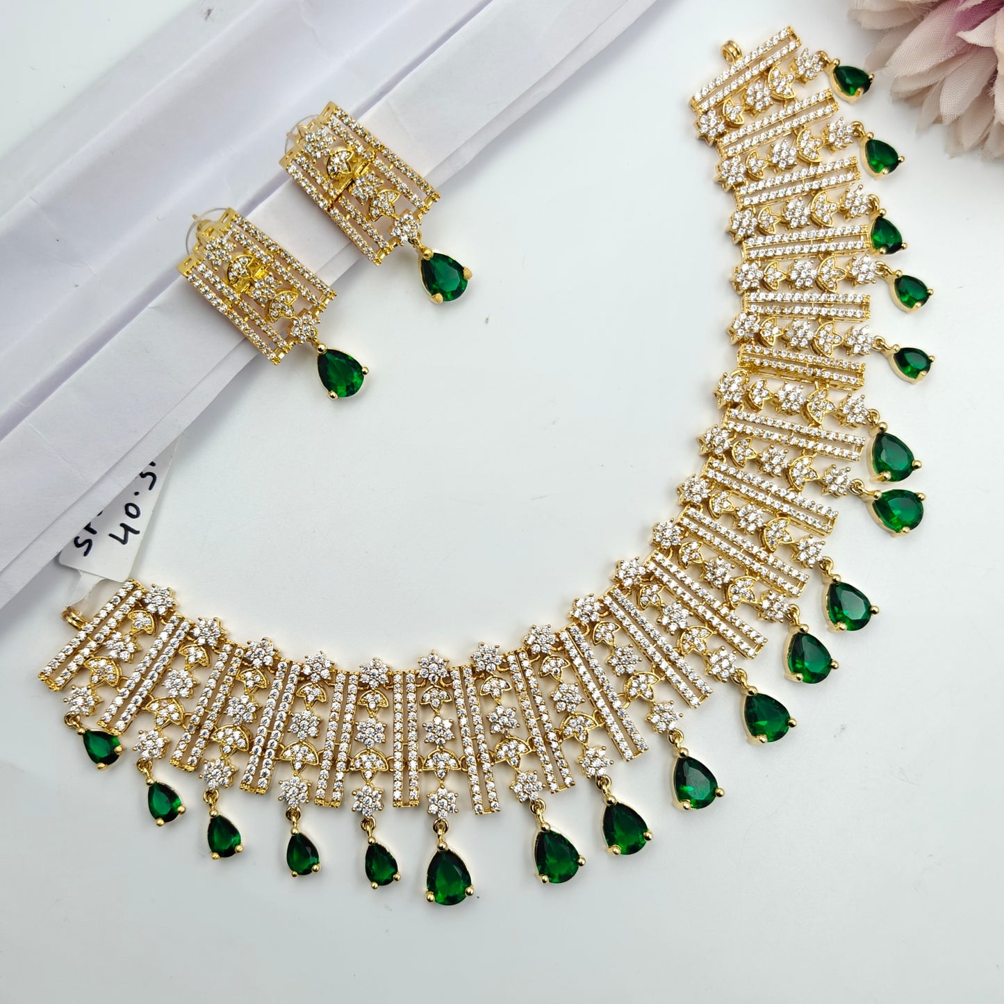 9117 cz green stone short necklace