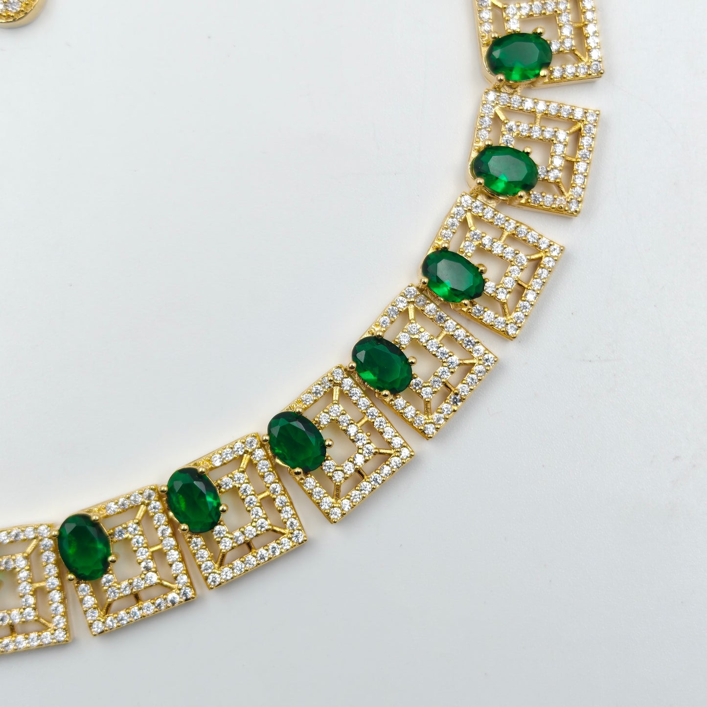 Gold polish green stone necklace