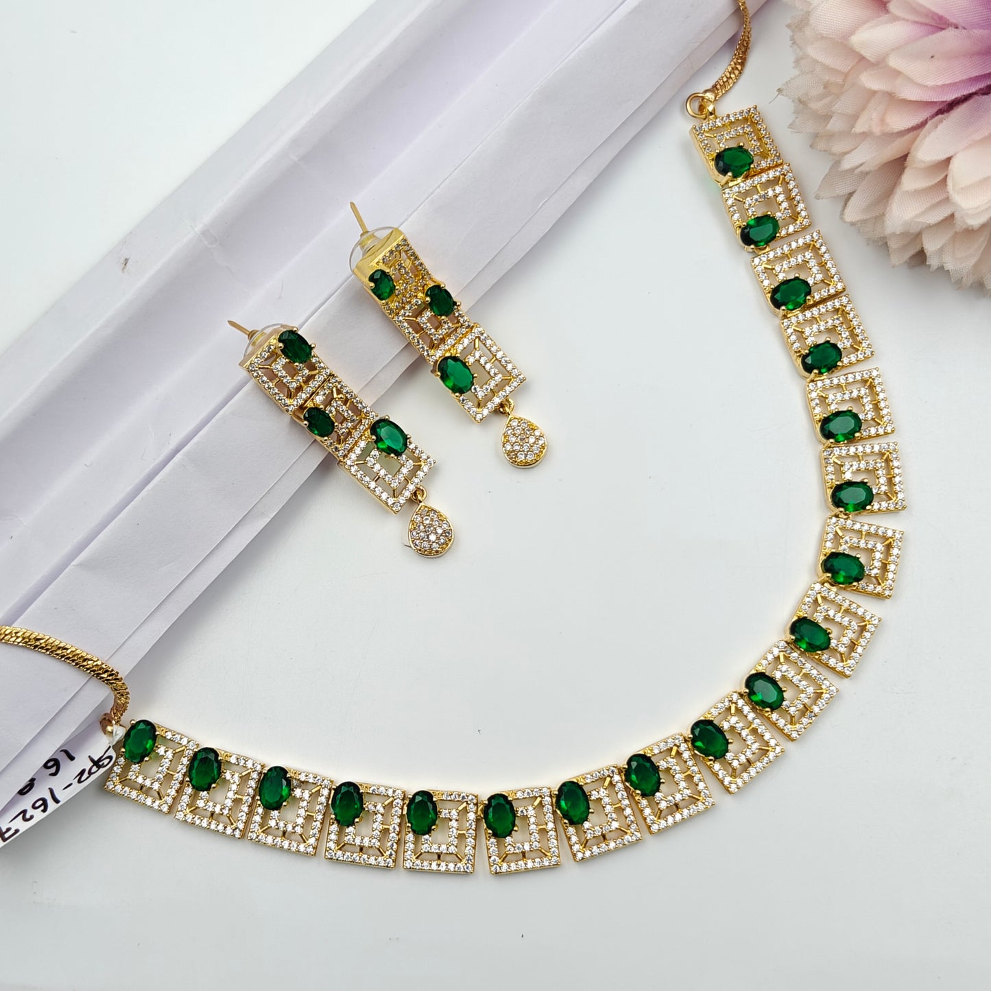 Gold polish green stone necklace