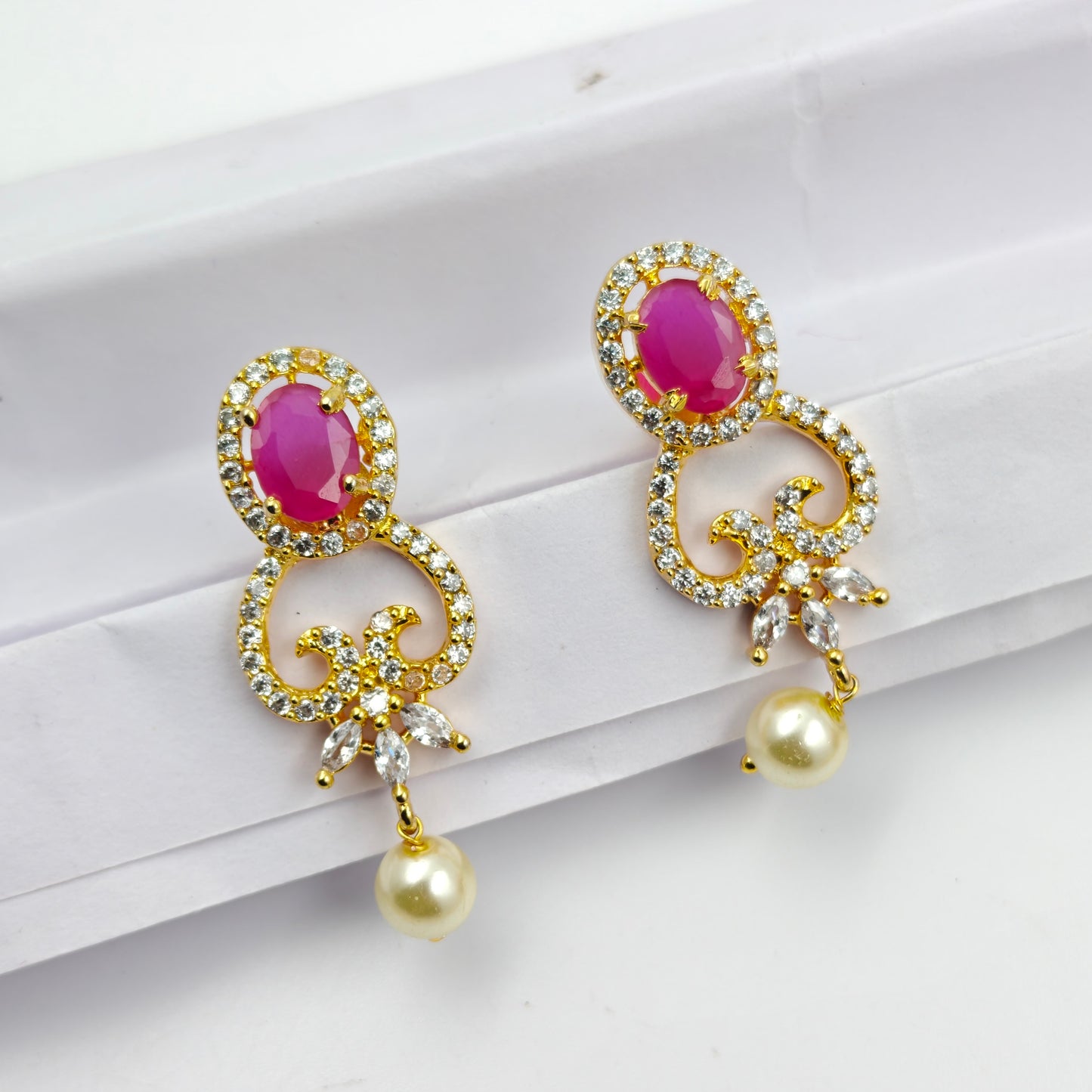 Multicolor necklace with screwback earring