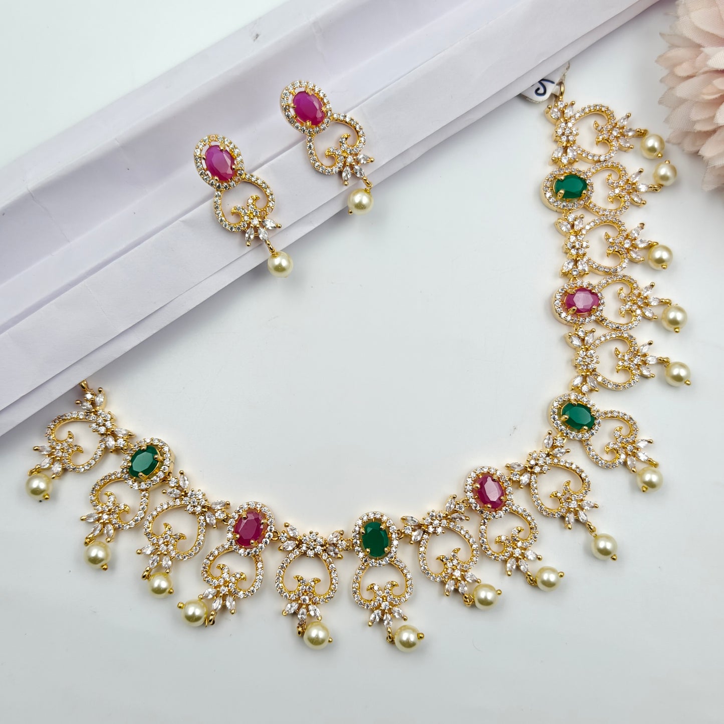 Multicolor necklace with screwback earring