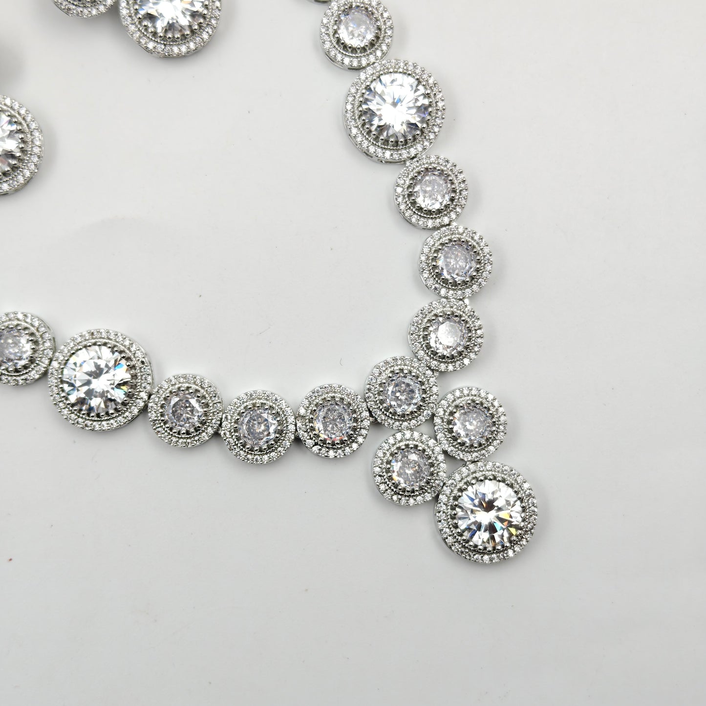 40603 Platinum Necklace Set White