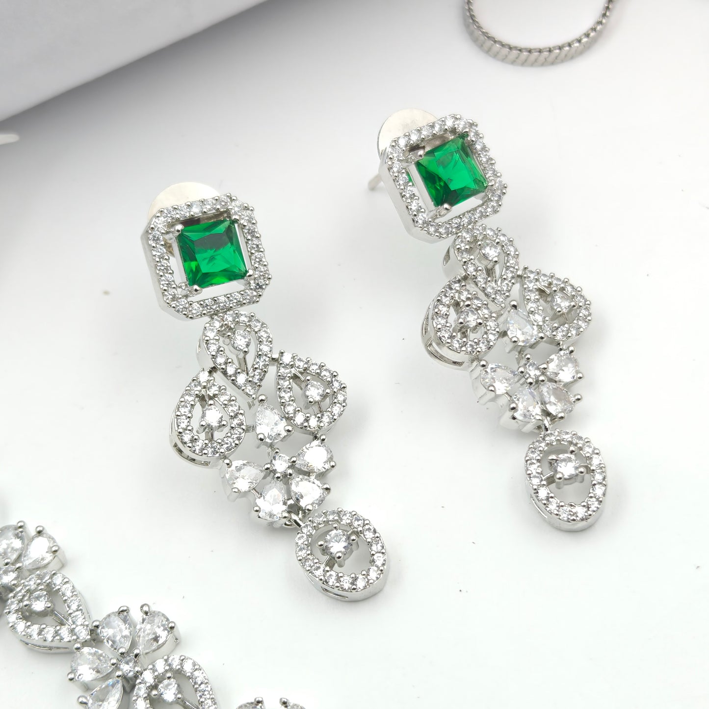 40596  Platinum Short Necklace Dark Green