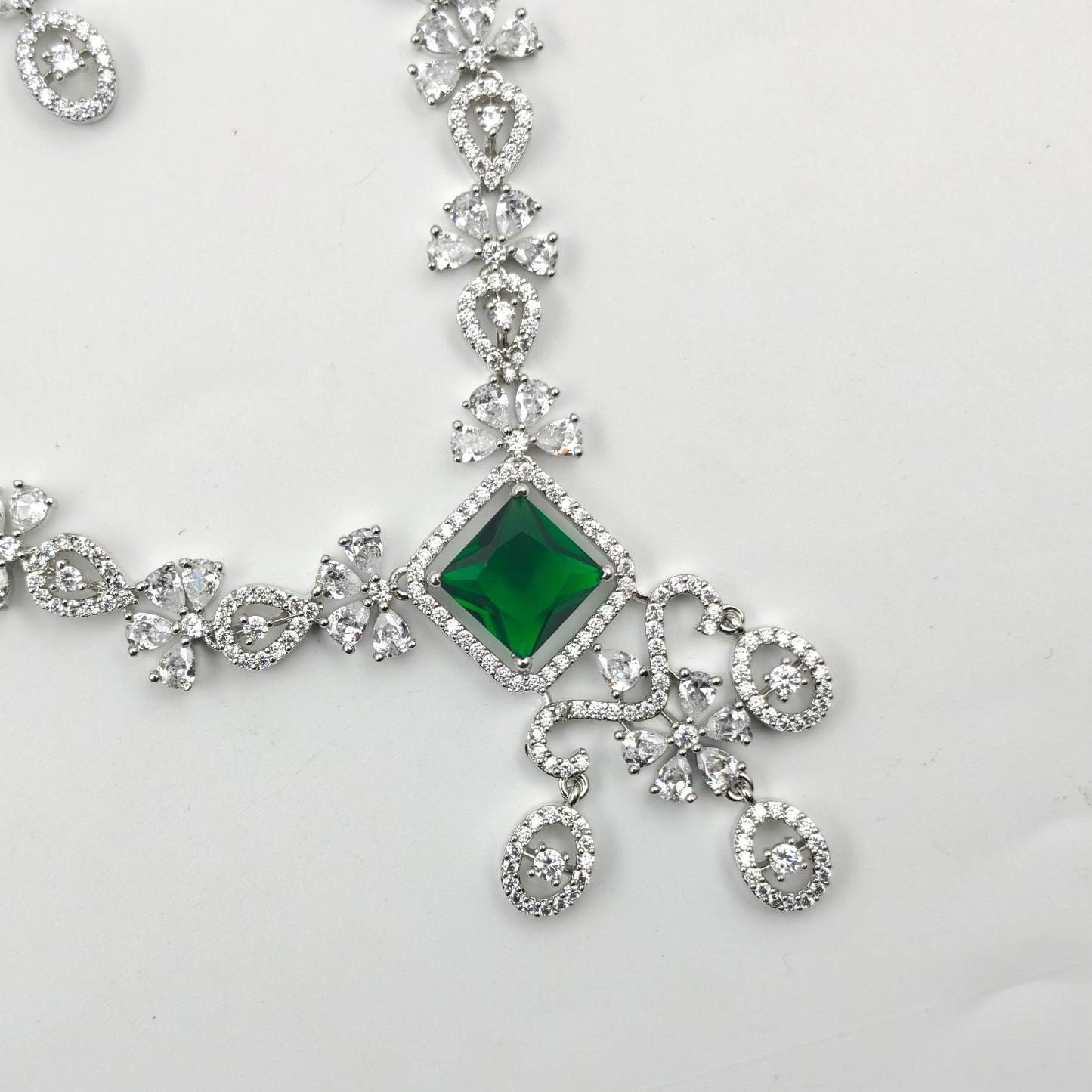 40596  Platinum Short Necklace Dark Green