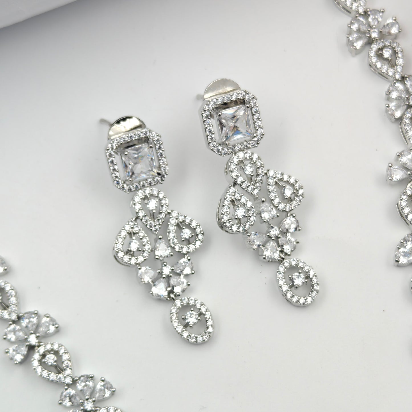 40600 Platinum Necklace Set White