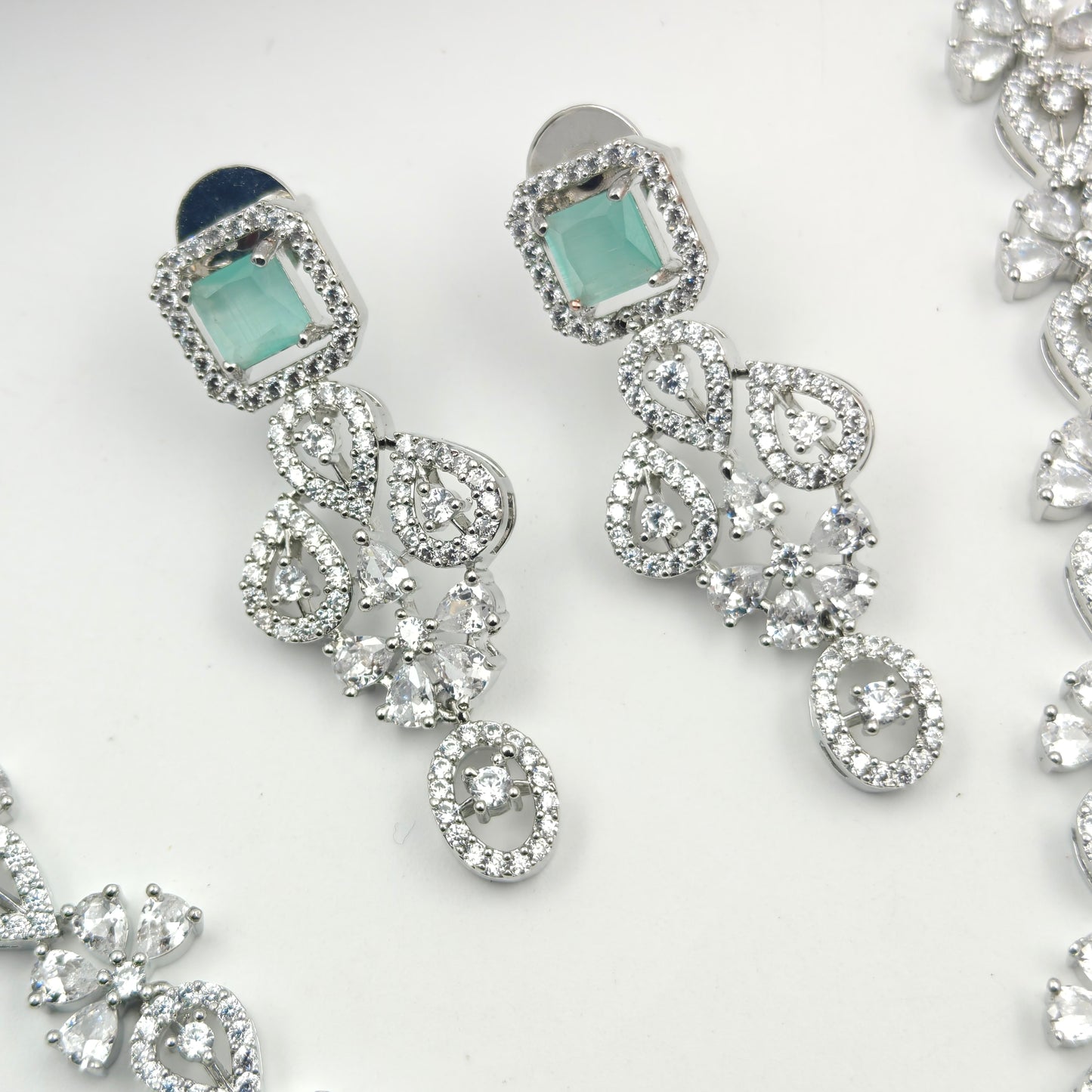 40598  Platinum Short Necklace Mint