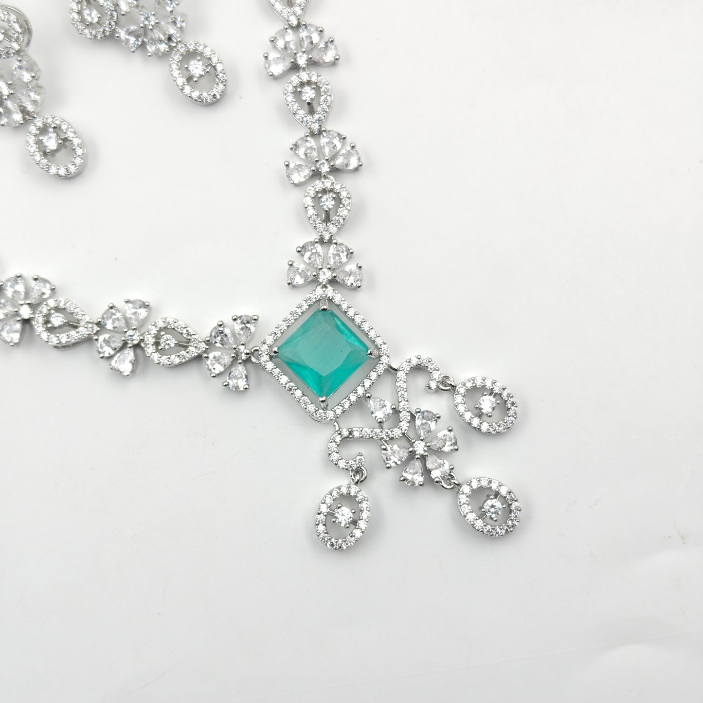 40598  Platinum Short Necklace Mint