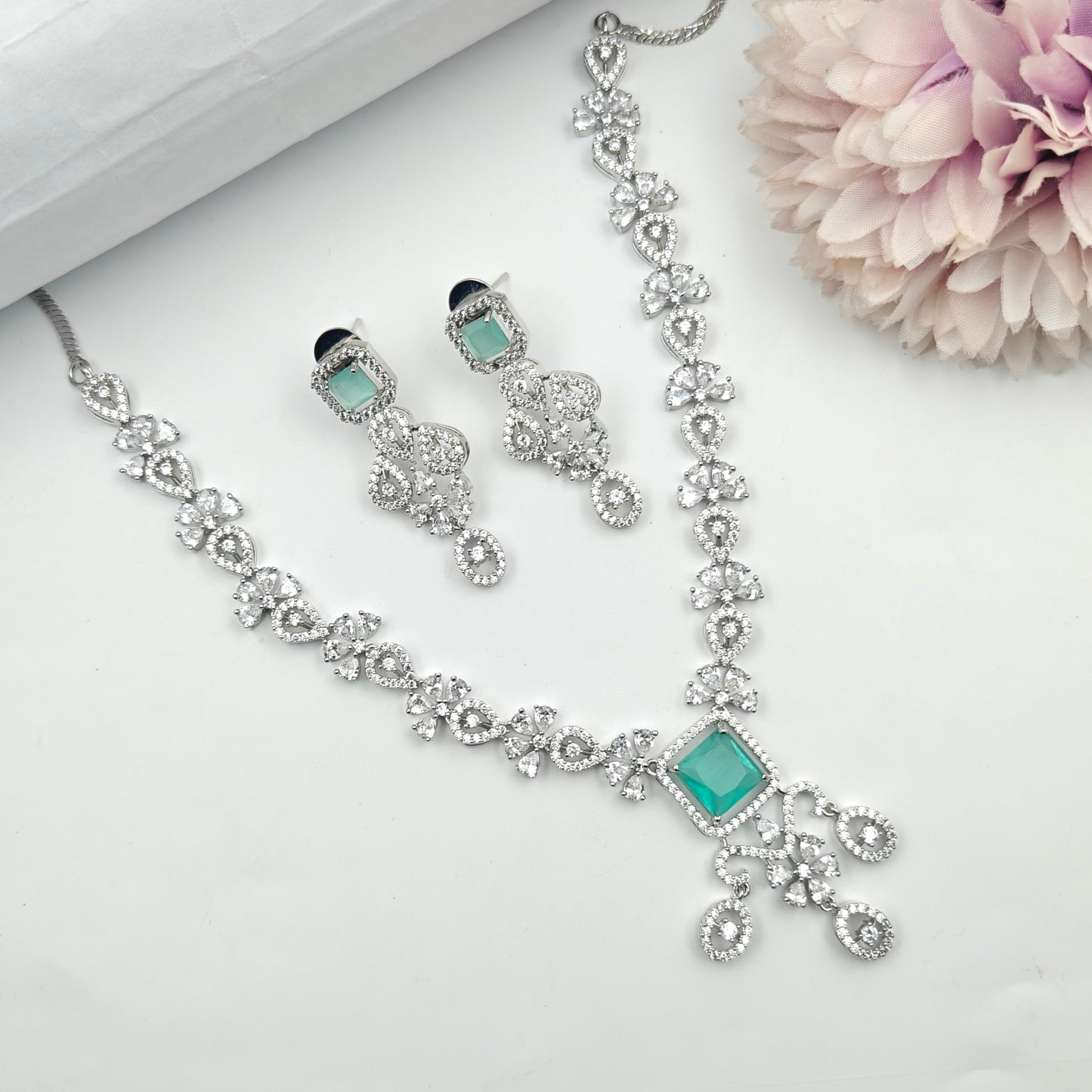 40598  Platinum Short Necklace Mint