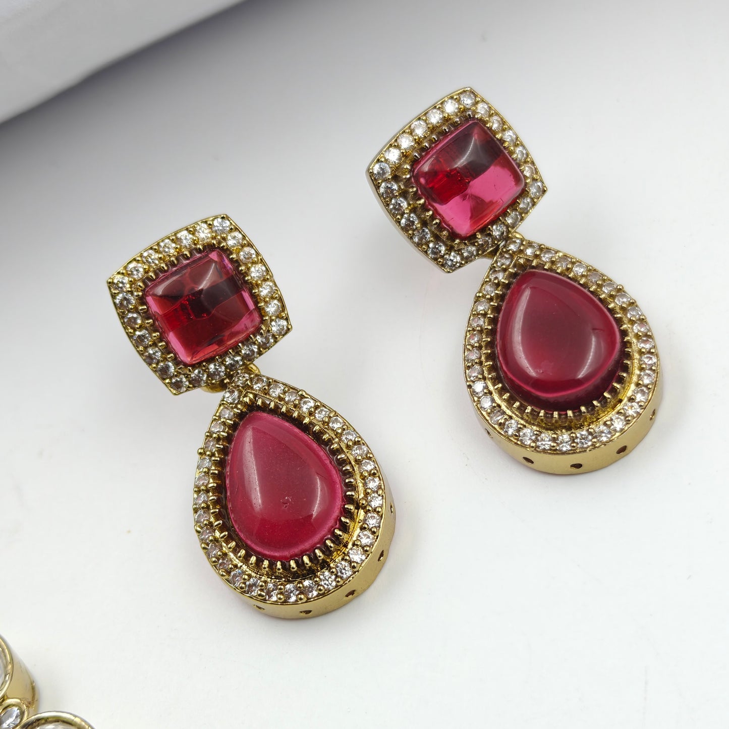 40588 Victorian Mossianite Short Necklace Red