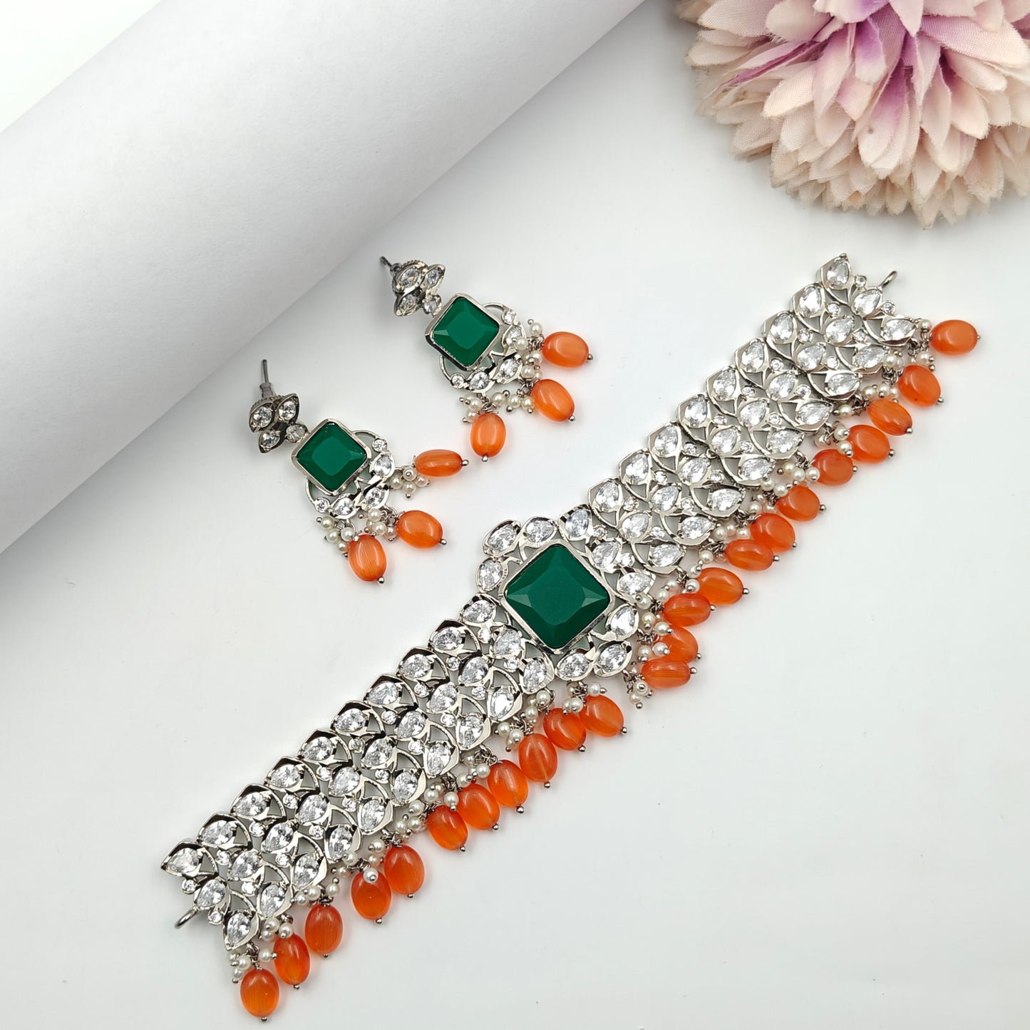 1730 Platinum Choker Green