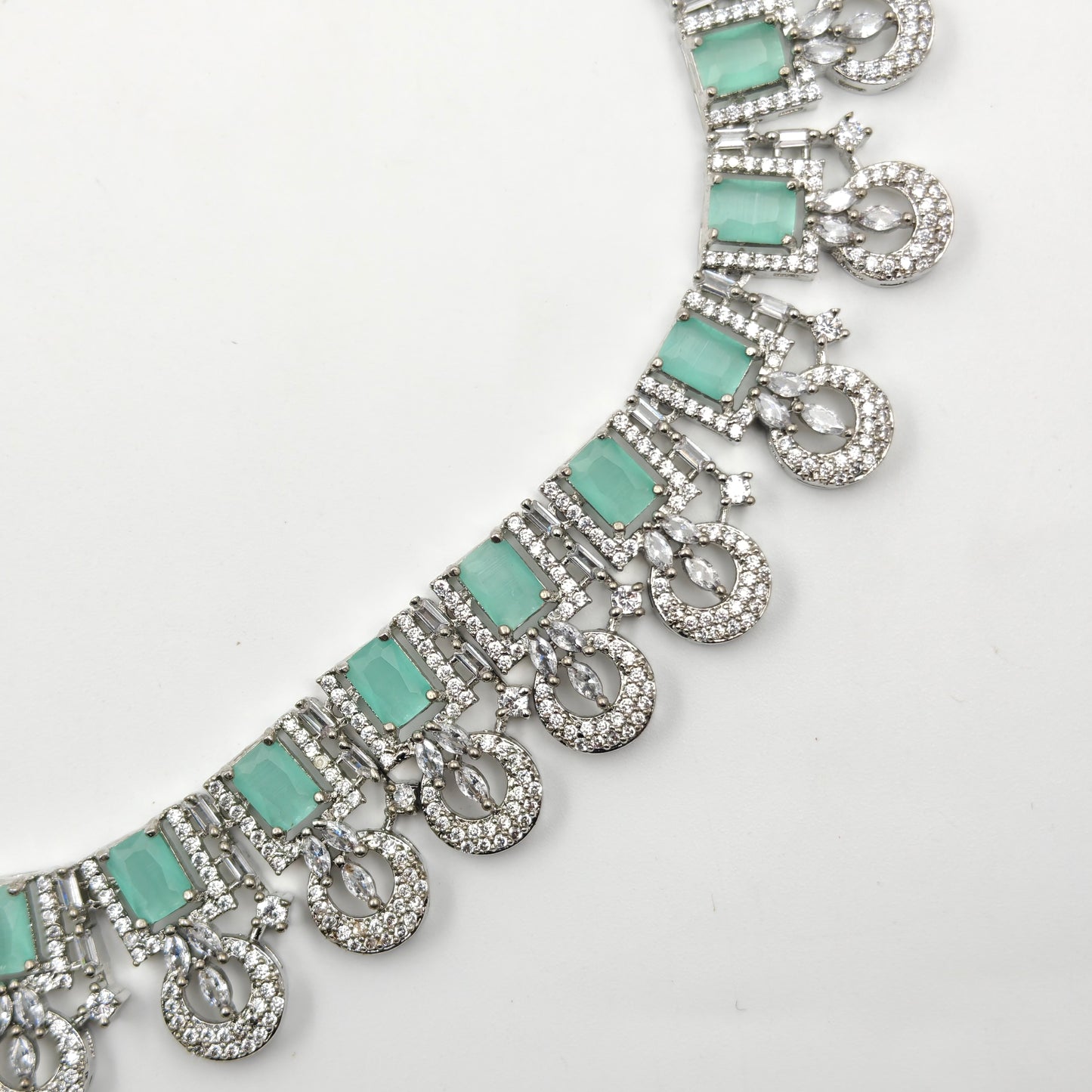 13156 Platinum necklace with maangtika